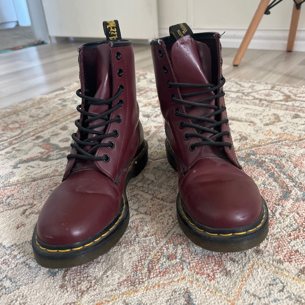 Dr Marten’s 1460 smooth leather lace up boot in burgundy size 8